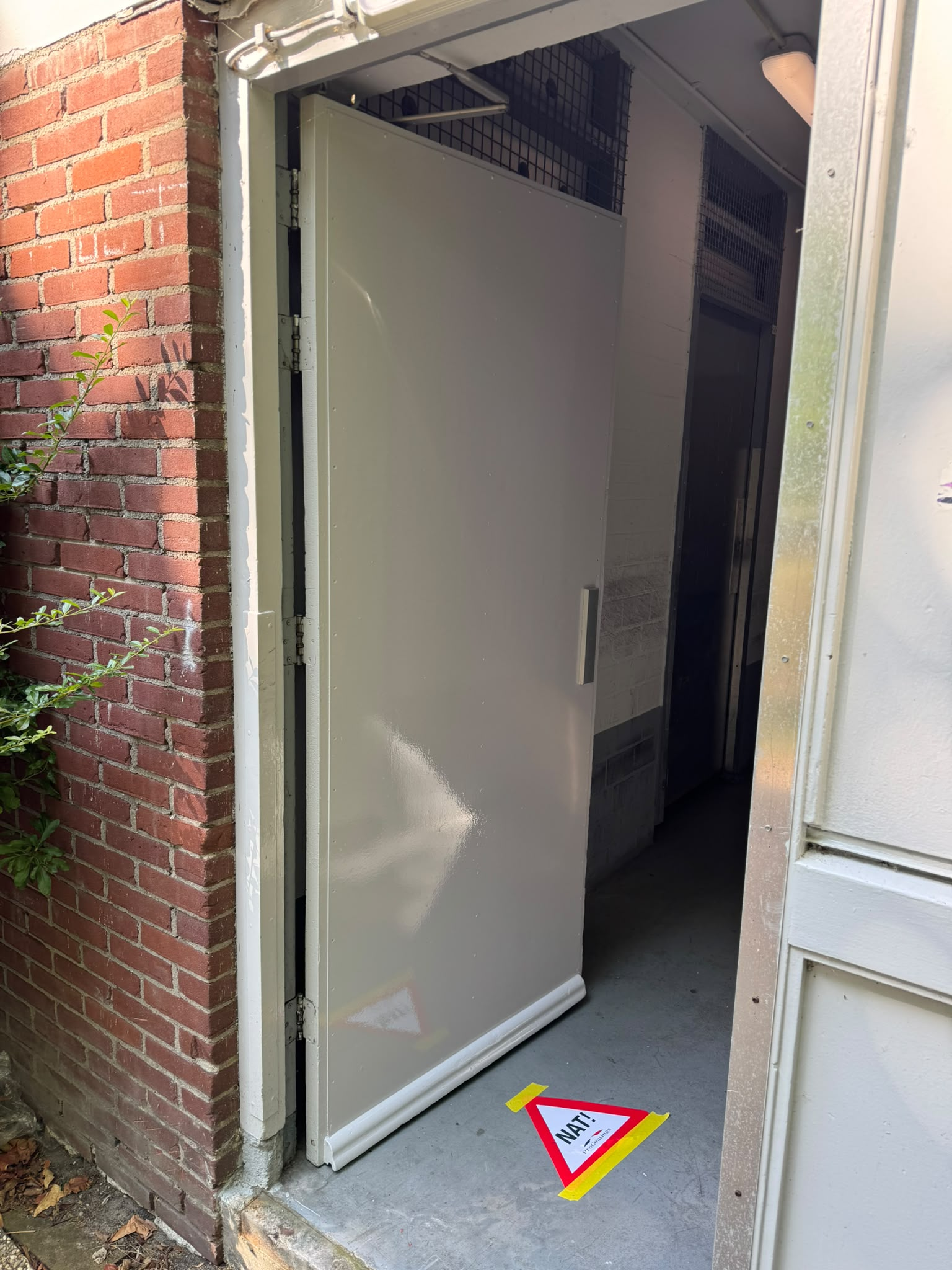 Kelderbox deur reparatie Kelderbox deur reparatie